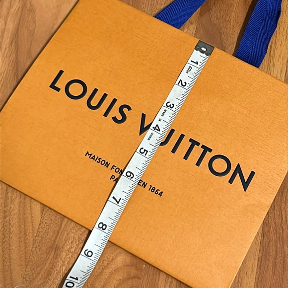 Authentic Louis Vuitton Paper Shopping Bag - Picture 4 of 11
